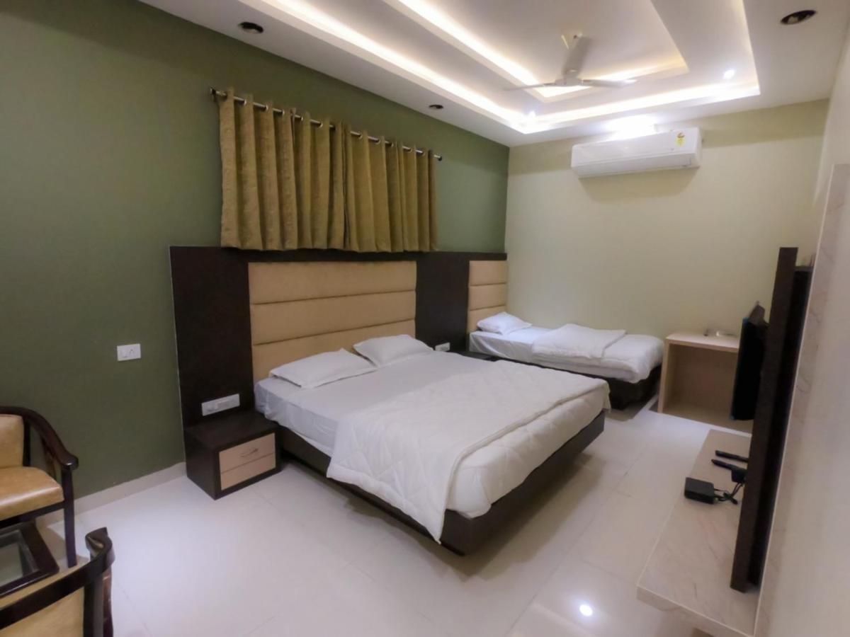 Hotel Meenakshi Hoshangabad Extérieur photo